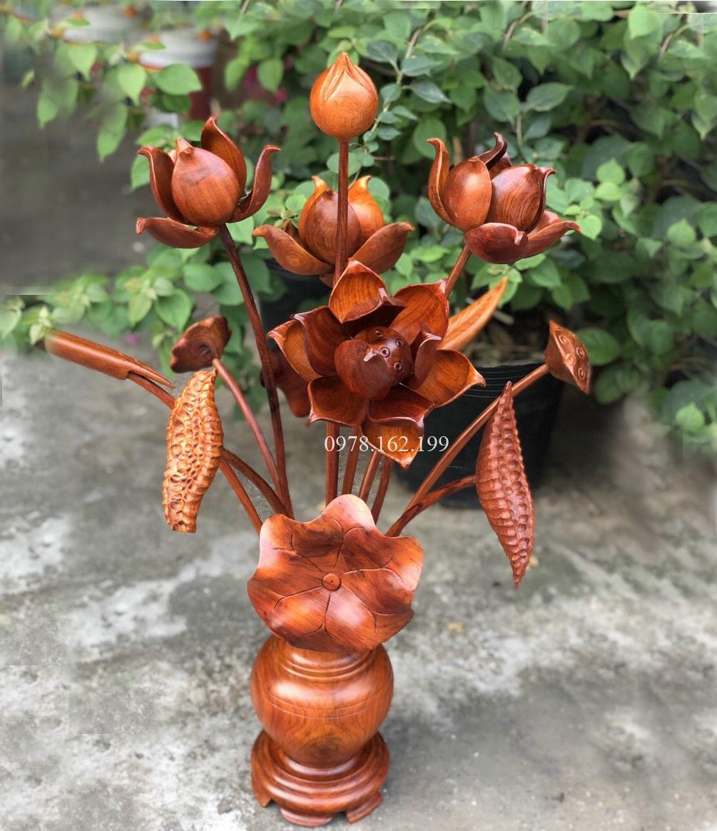 Hoa sen gỗ hương dạng lọ