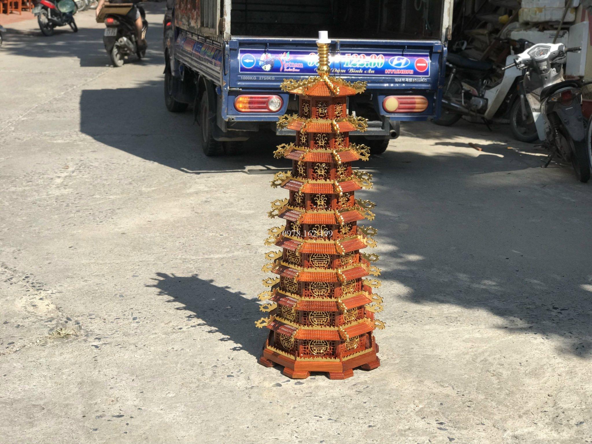 Đèn tháp Văn Xương gỗ hương dát vàng