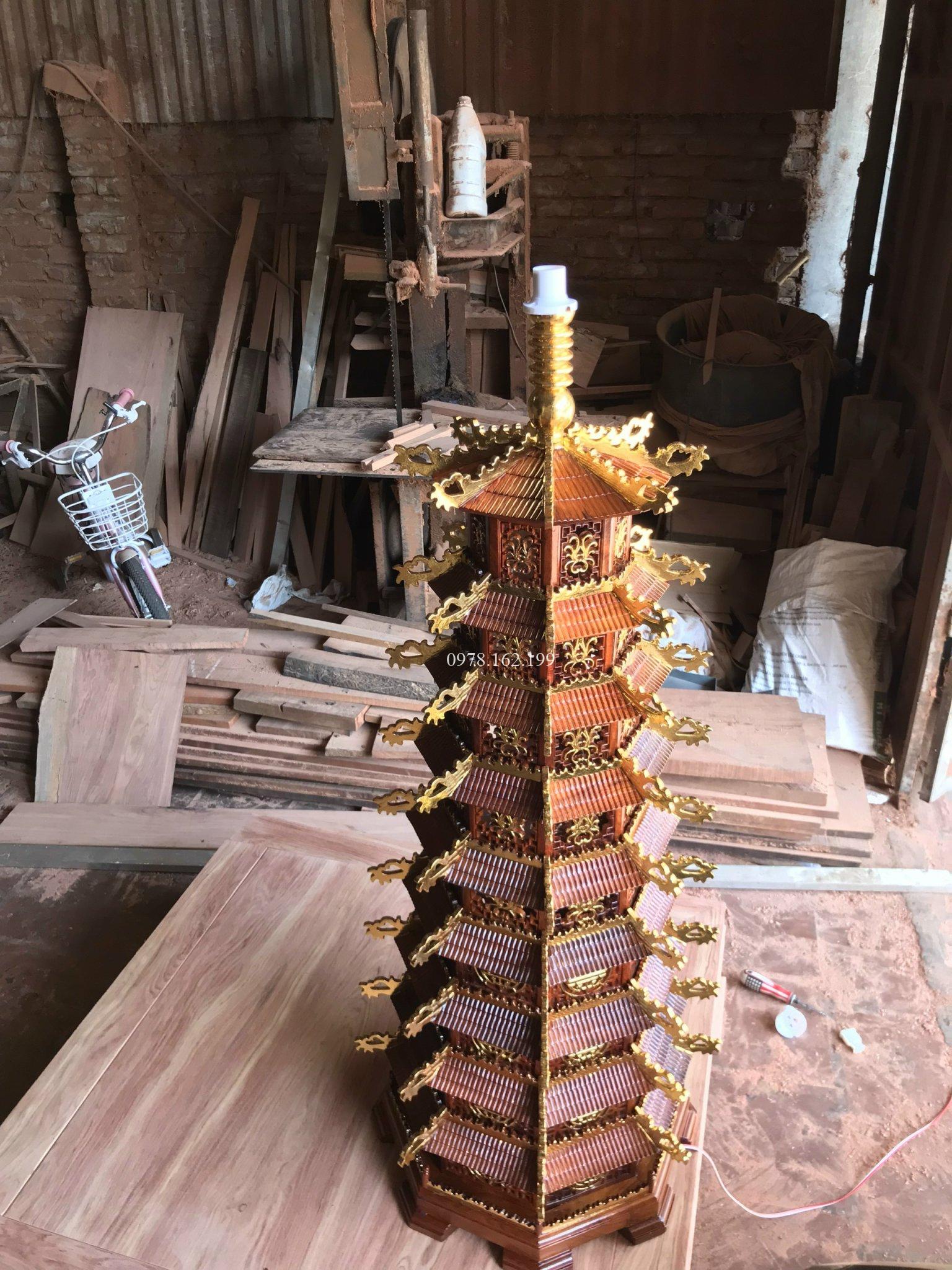 Đèn tháp Văn Xương gỗ hương dát vàng - Ảnh 2