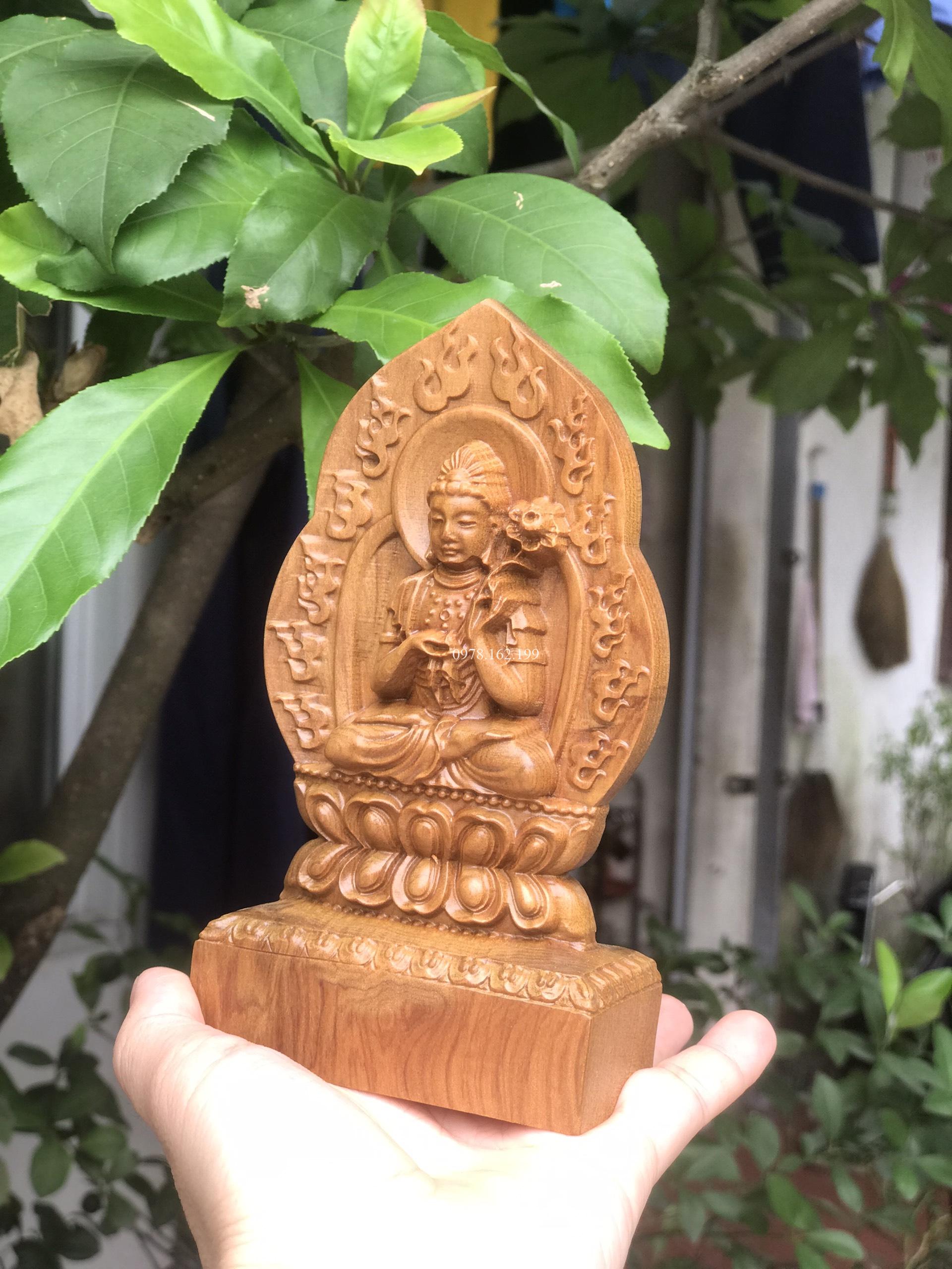Tượng Đại Thế Chí để ô tô, bàn làm việc