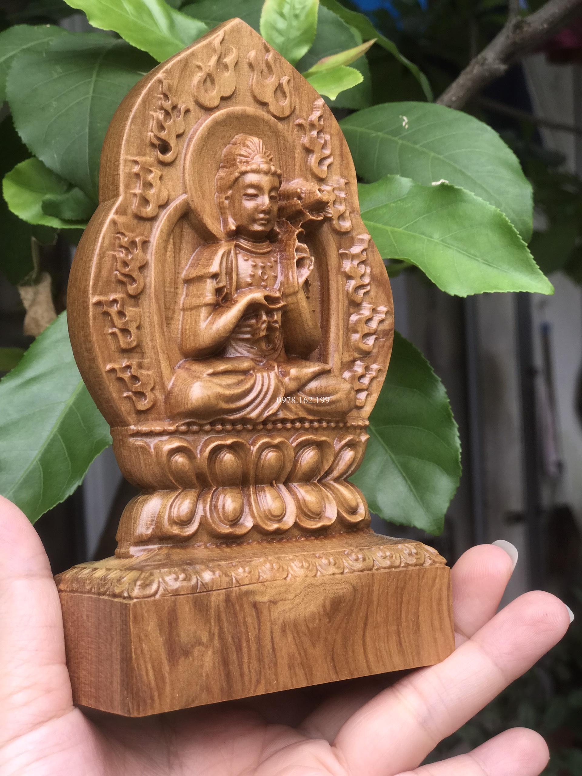 Tượng Đại Thế Chí để ô tô, bàn làm việc