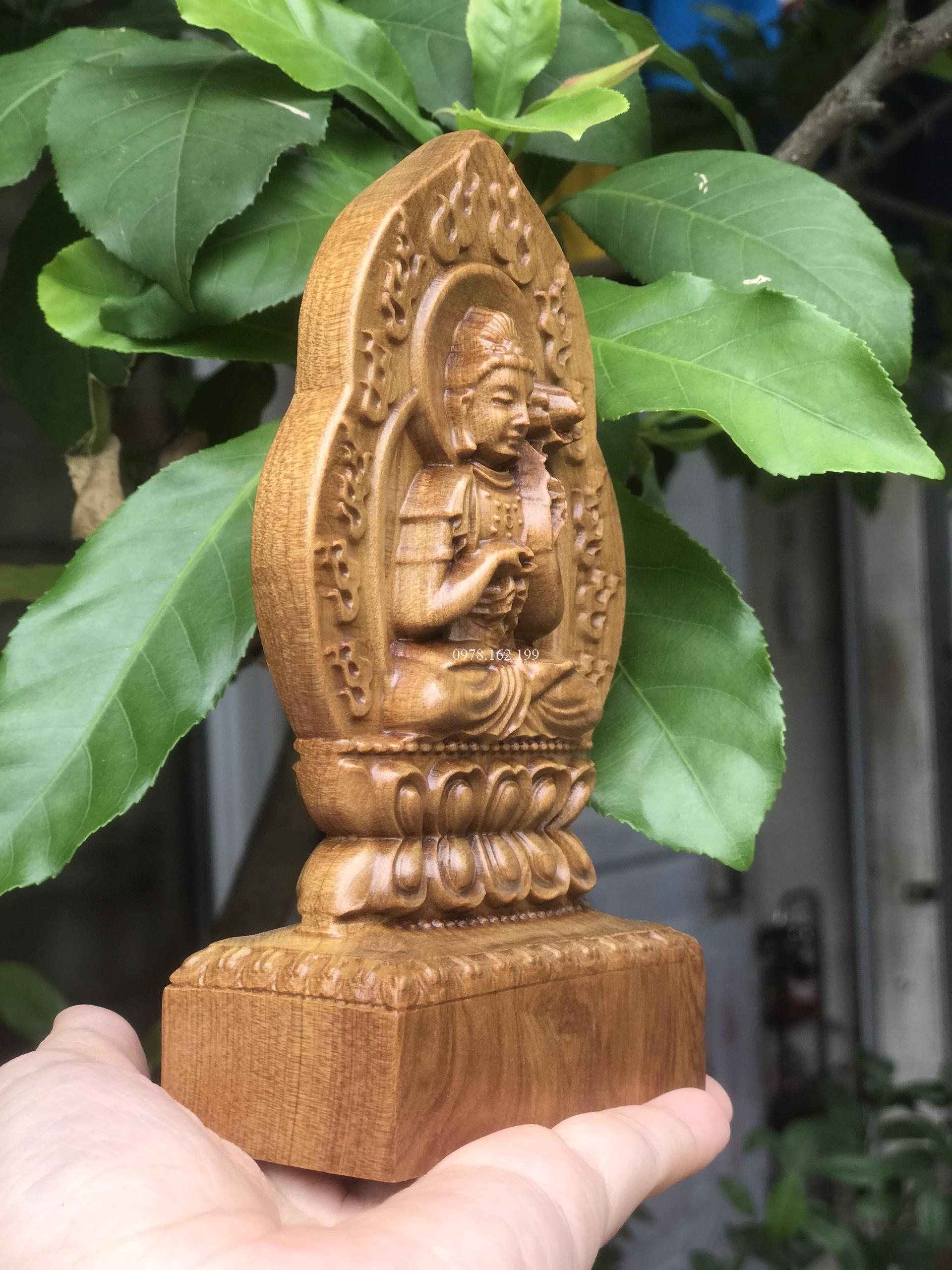 Tượng Đại Thế Chí để ô tô, bàn làm việc