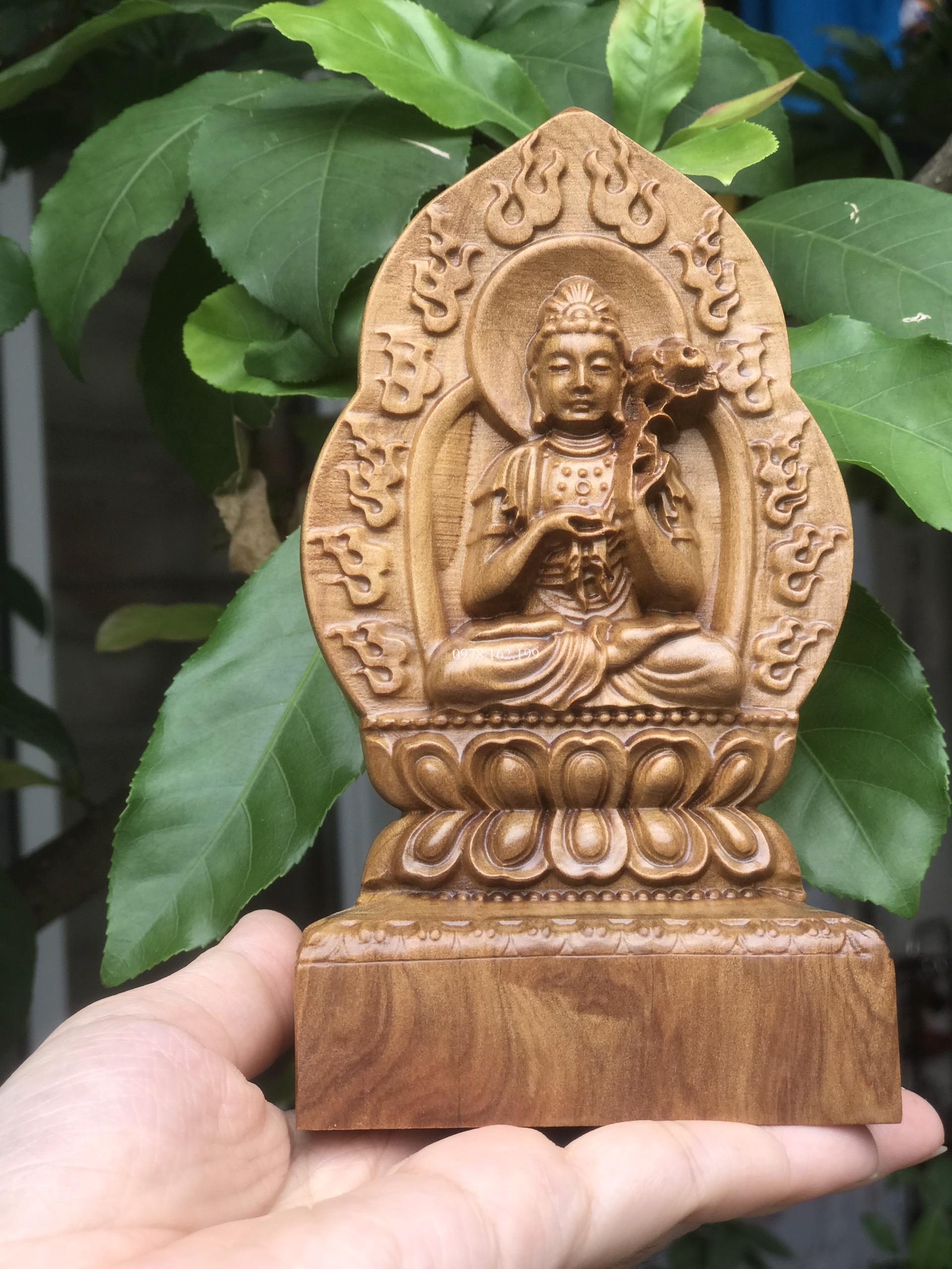 Tượng Đại Thế Chí để ô tô, bàn làm việc