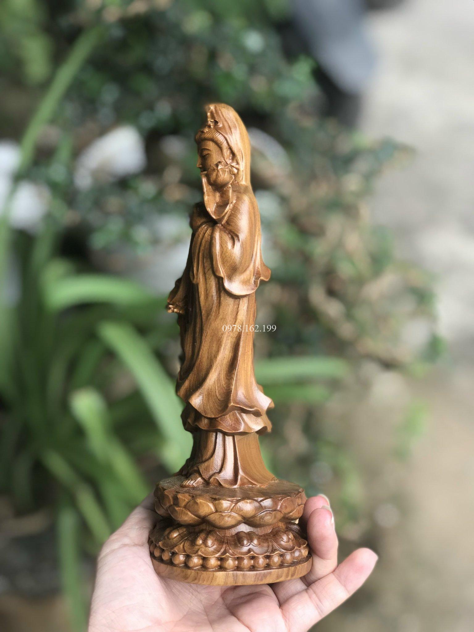 Tượng Quan Âm đứng gỗ bách xanh - Ảnh 5