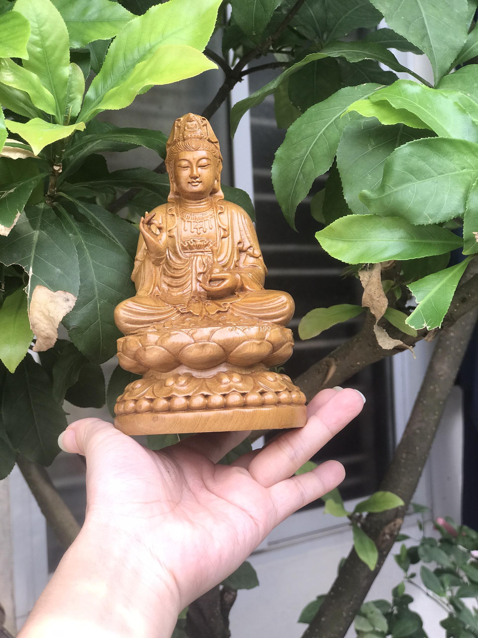 Tượng Quan Âm ngự đài sen gỗ bách xanh