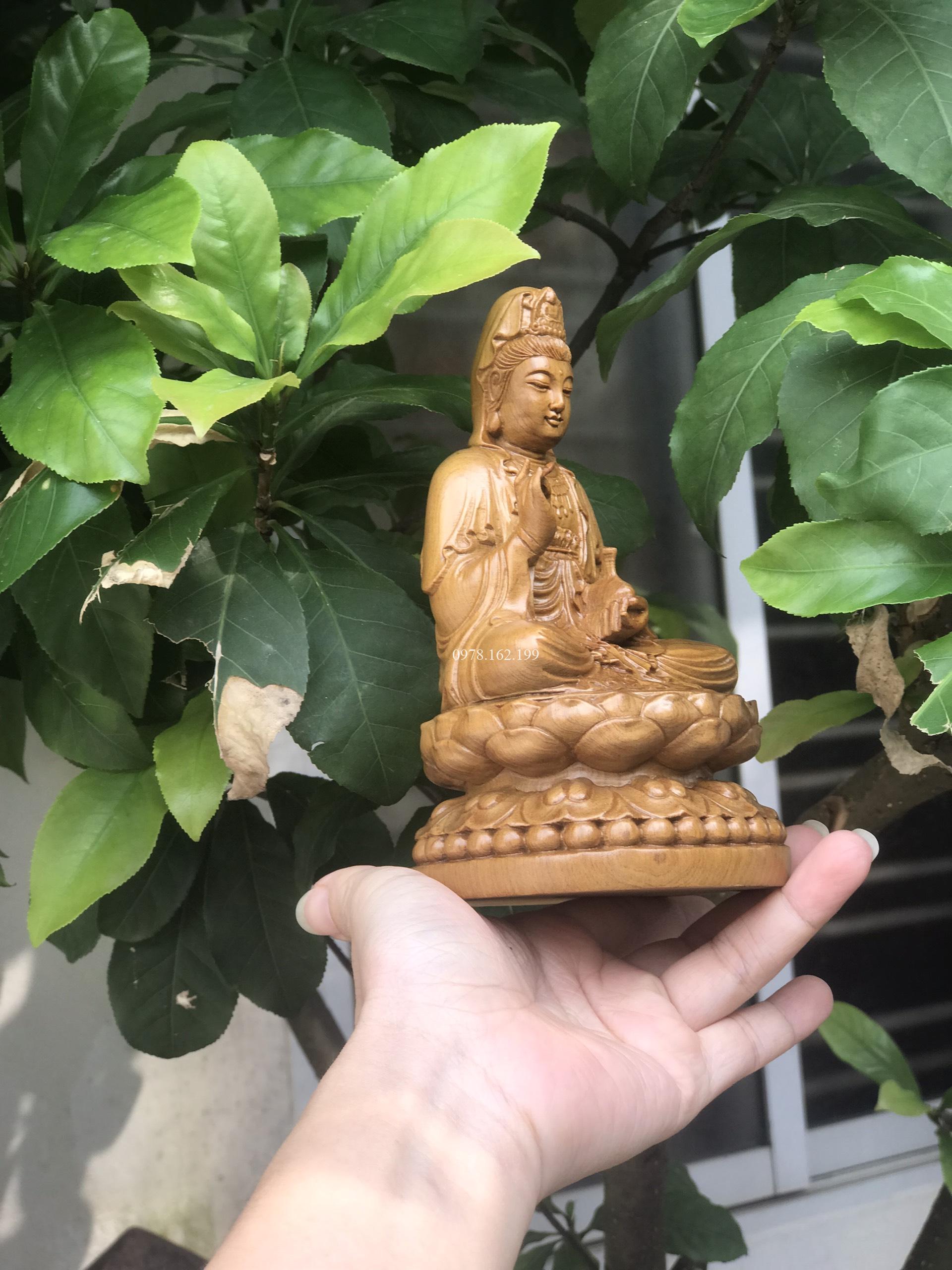 Tượng Quan Âm ngự đài sen gỗ bách xanh