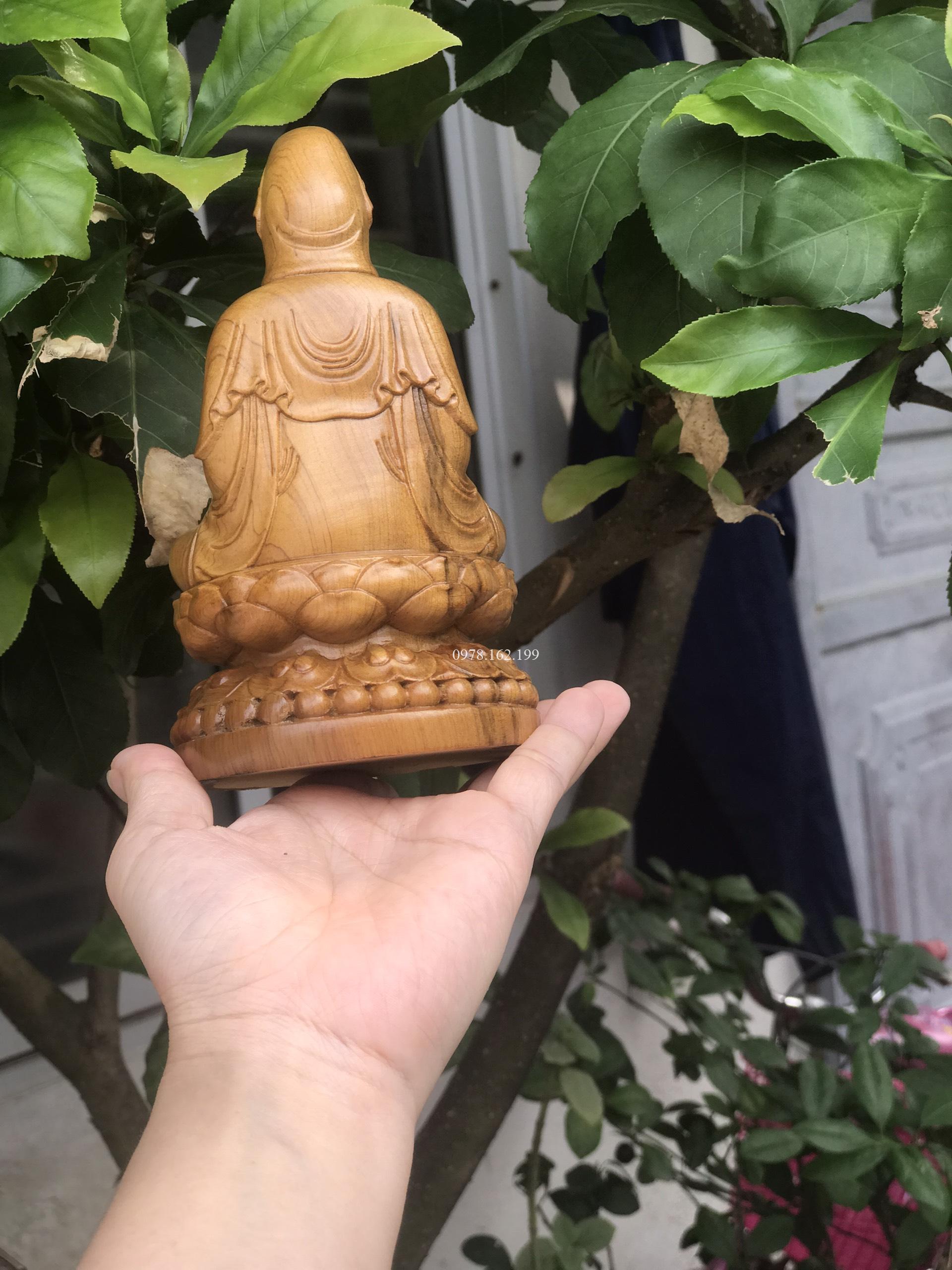 Tượng Quan Âm ngự đài sen gỗ bách xanh
