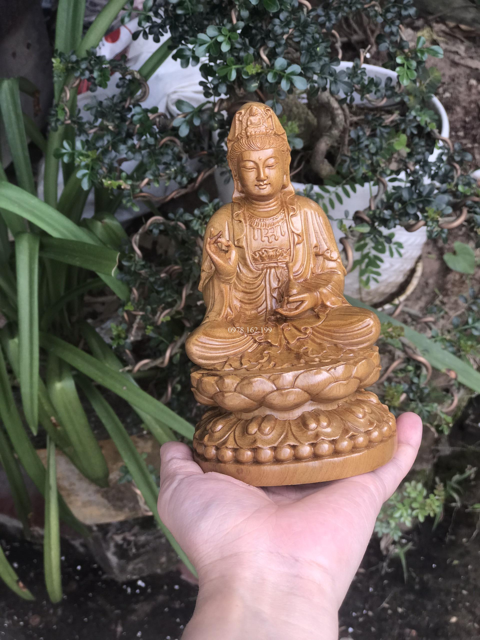 Tượng Quan Âm ngự đài sen gỗ bách xanh