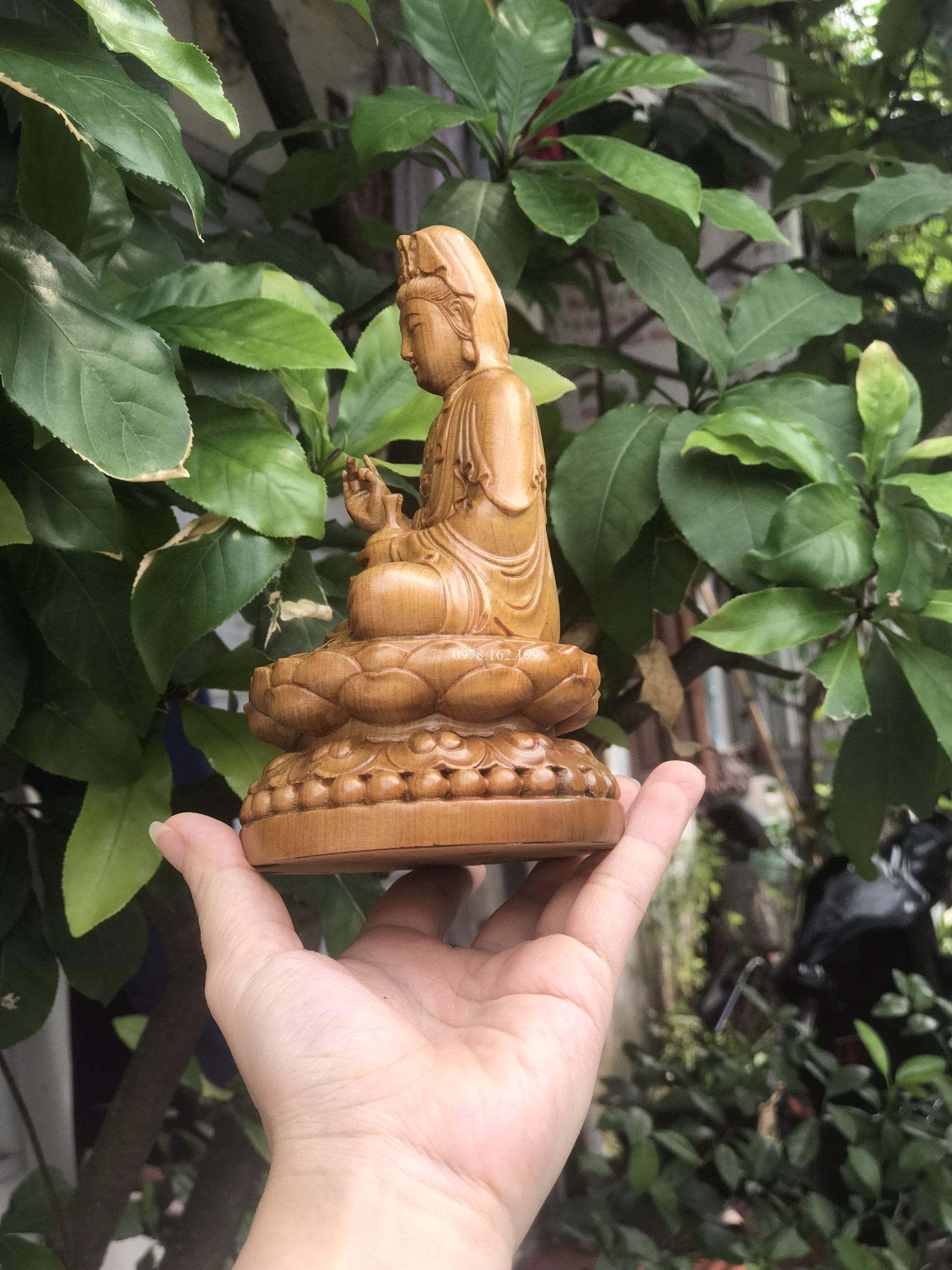 Tượng Quan Âm ngự đài sen gỗ bách xanh