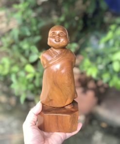 Tượng Vạn Sự Tùy Duyên gỗ bách xanh