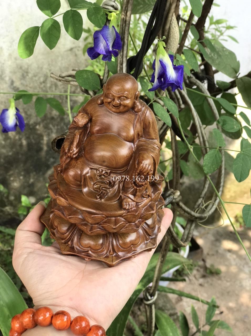 Tượng Di Lặc tọa đài sen gỗ bách xanh
