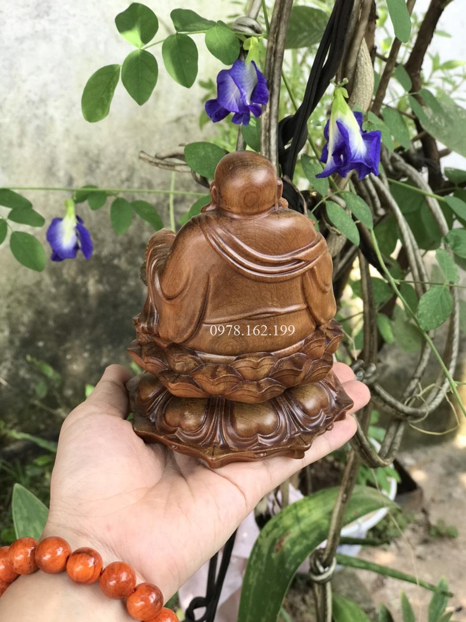 Tượng Di Lặc tọa đài sen gỗ bách xanh