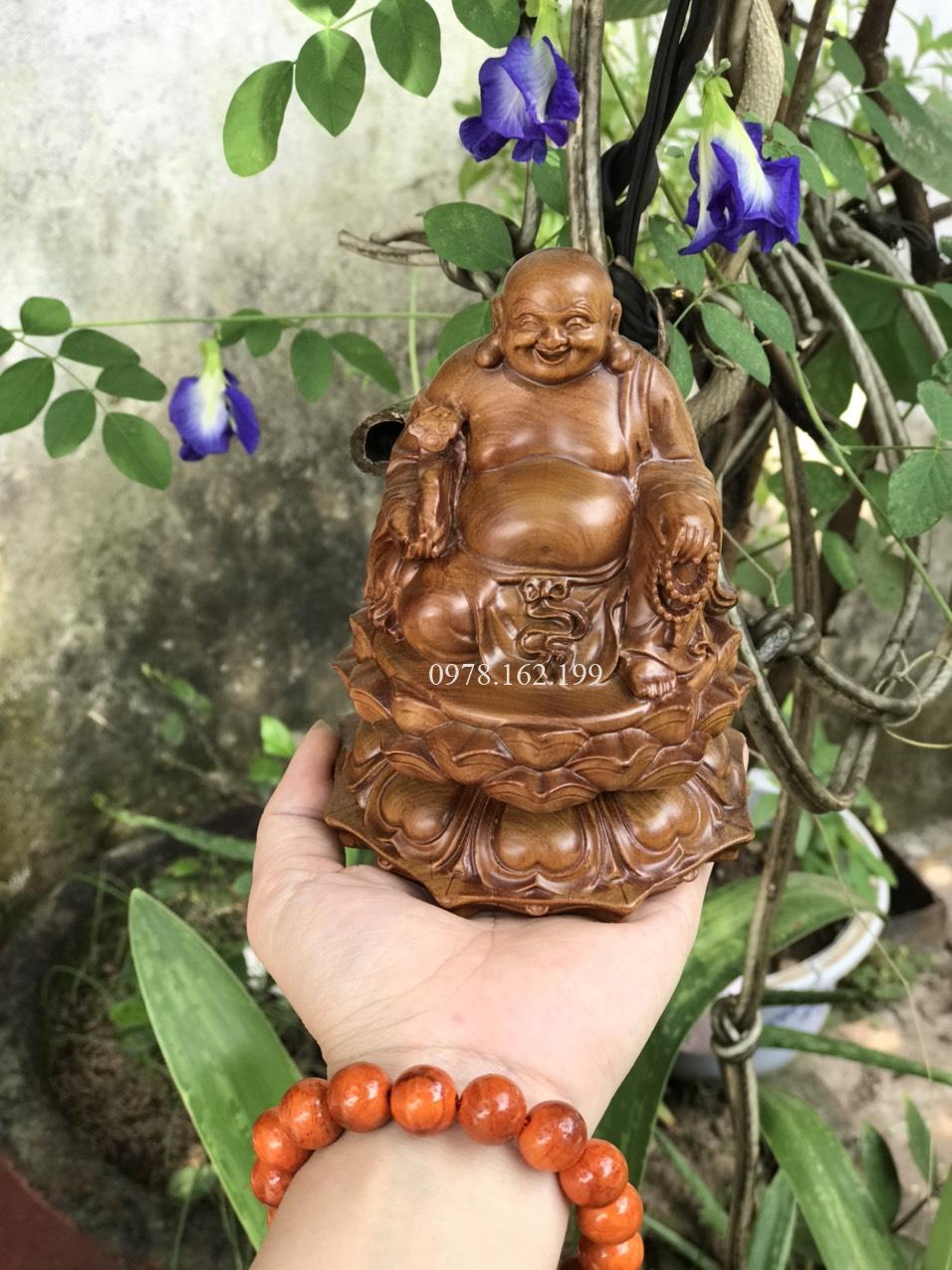 Tượng Di Lặc tọa đài sen gỗ bách xanh