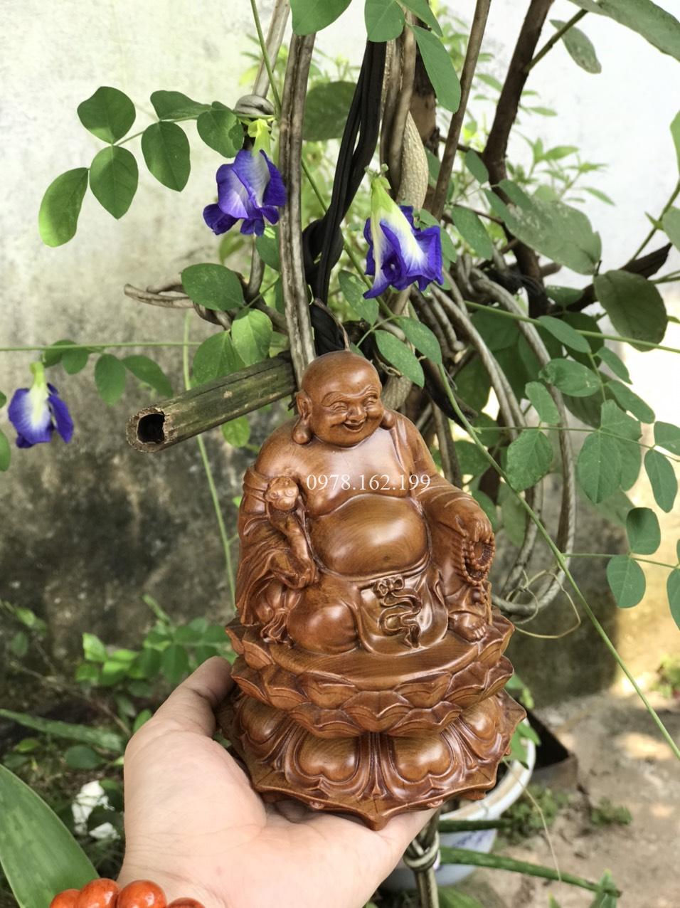 Tượng Di Lặc tọa đài sen gỗ bách xanh