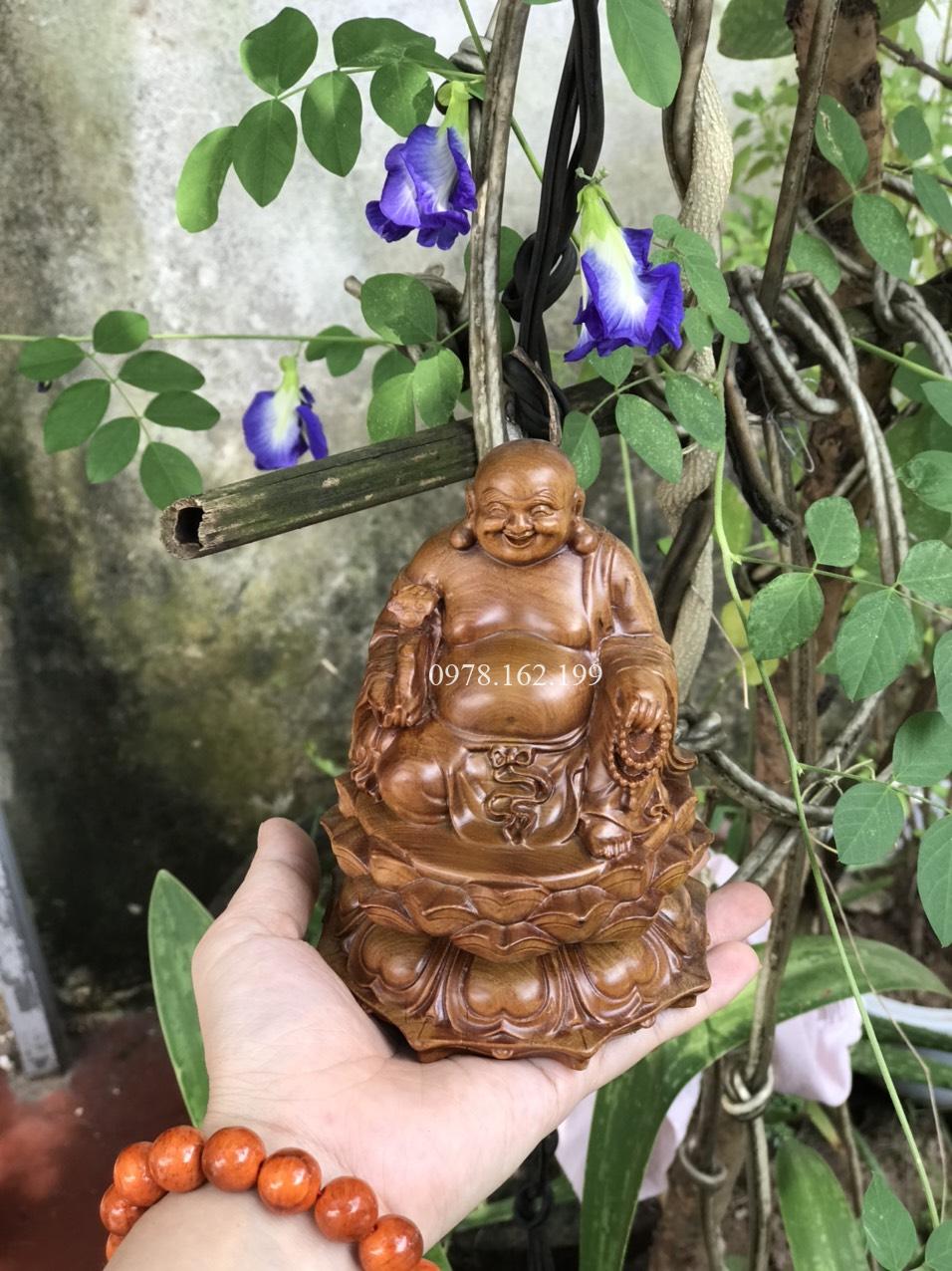 Tượng Di Lặc tọa đài sen gỗ bách xanh