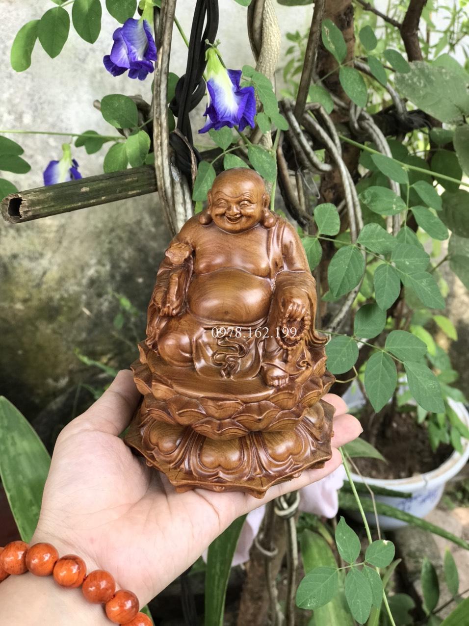 Tượng Di Lặc tọa đài sen gỗ bách xanh