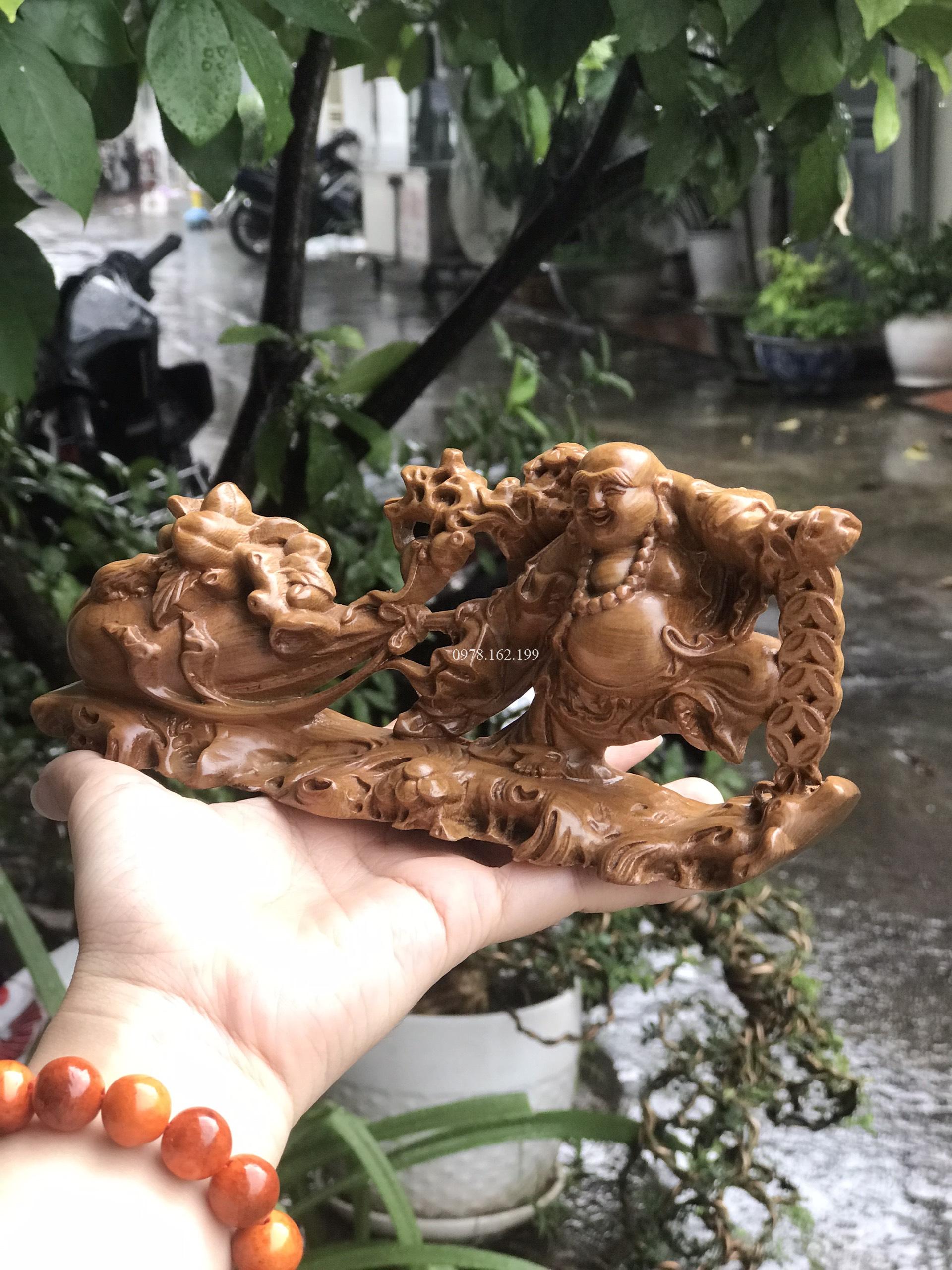 Tượng Di Lặc kéo bao tiền gỗ bách xanh - Ảnh 4