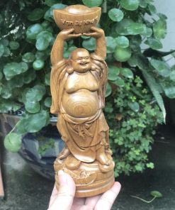 Tượng Di Lặc dâng đĩnh vàng vạn sự như ý gỗ bách xanh