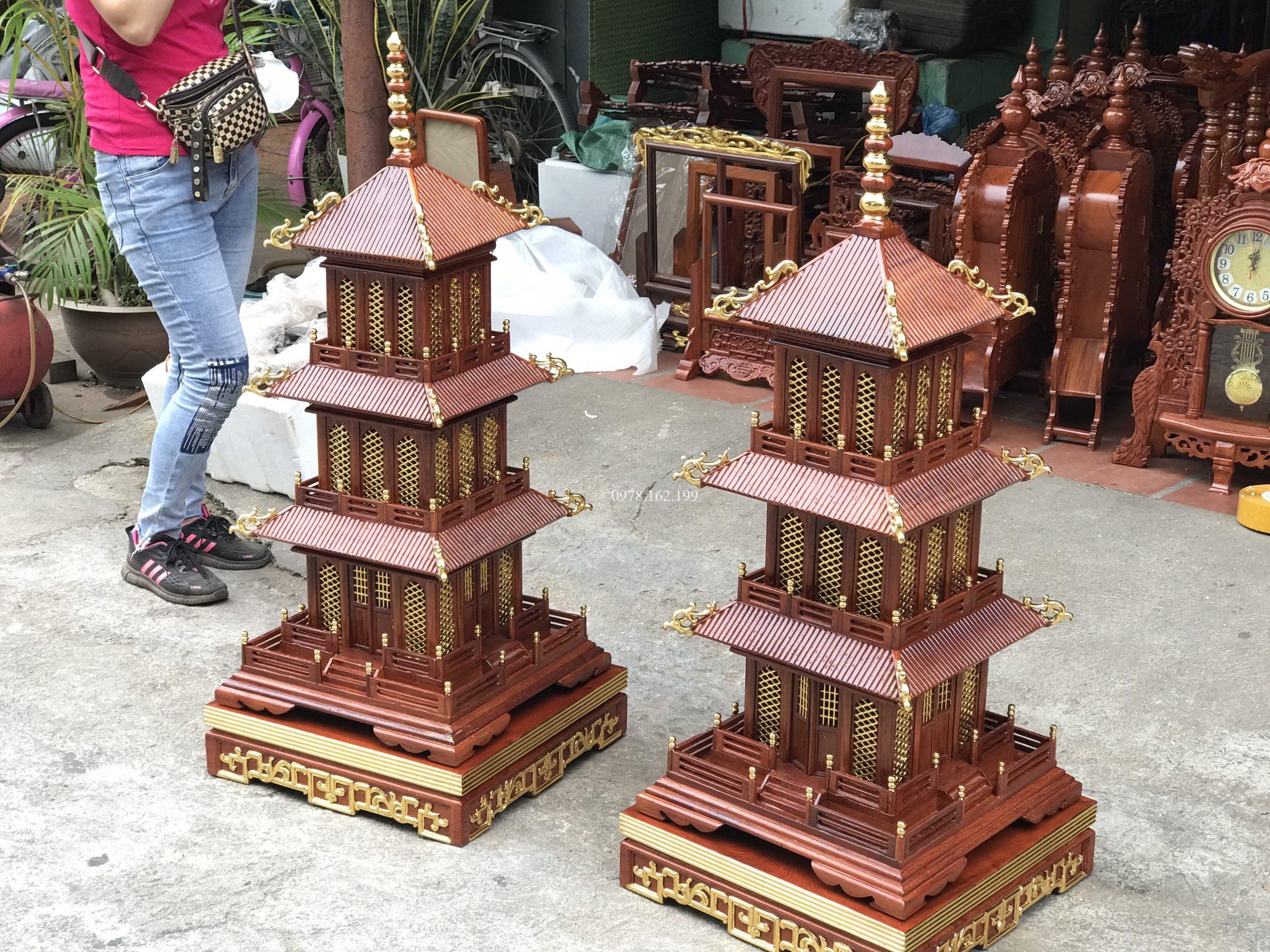 Đèn tháp vuông gỗ hương dát vàng 1m