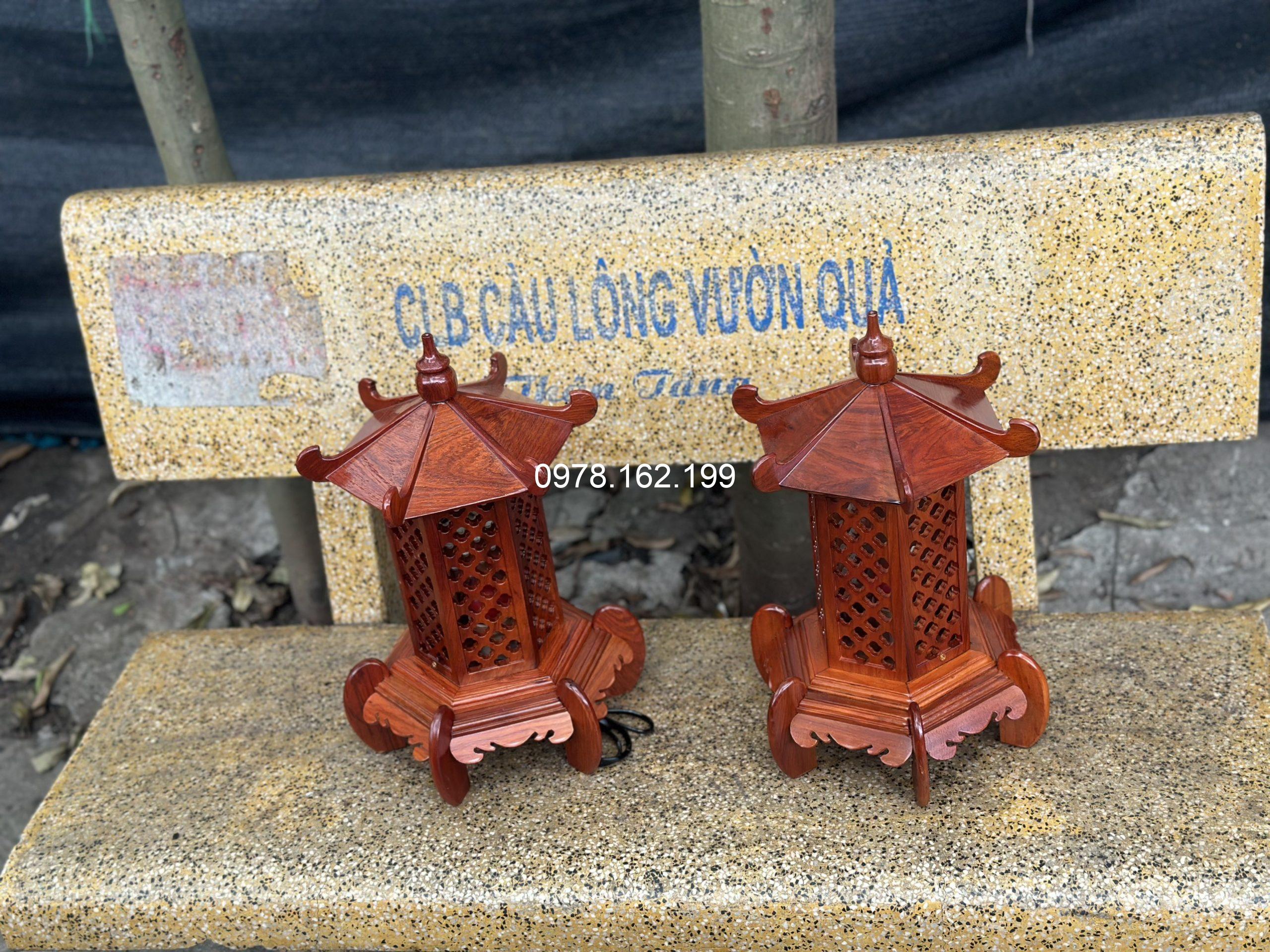 Đèn thờ lục lăng gỗ hương MS41