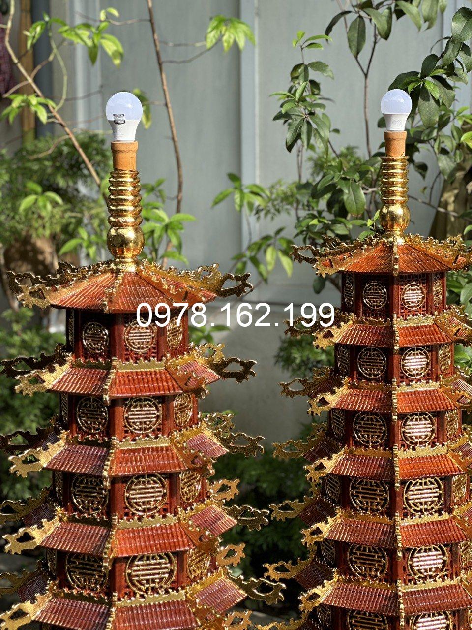 Đèn tháp Văn Xương gỗ hương dát vàng