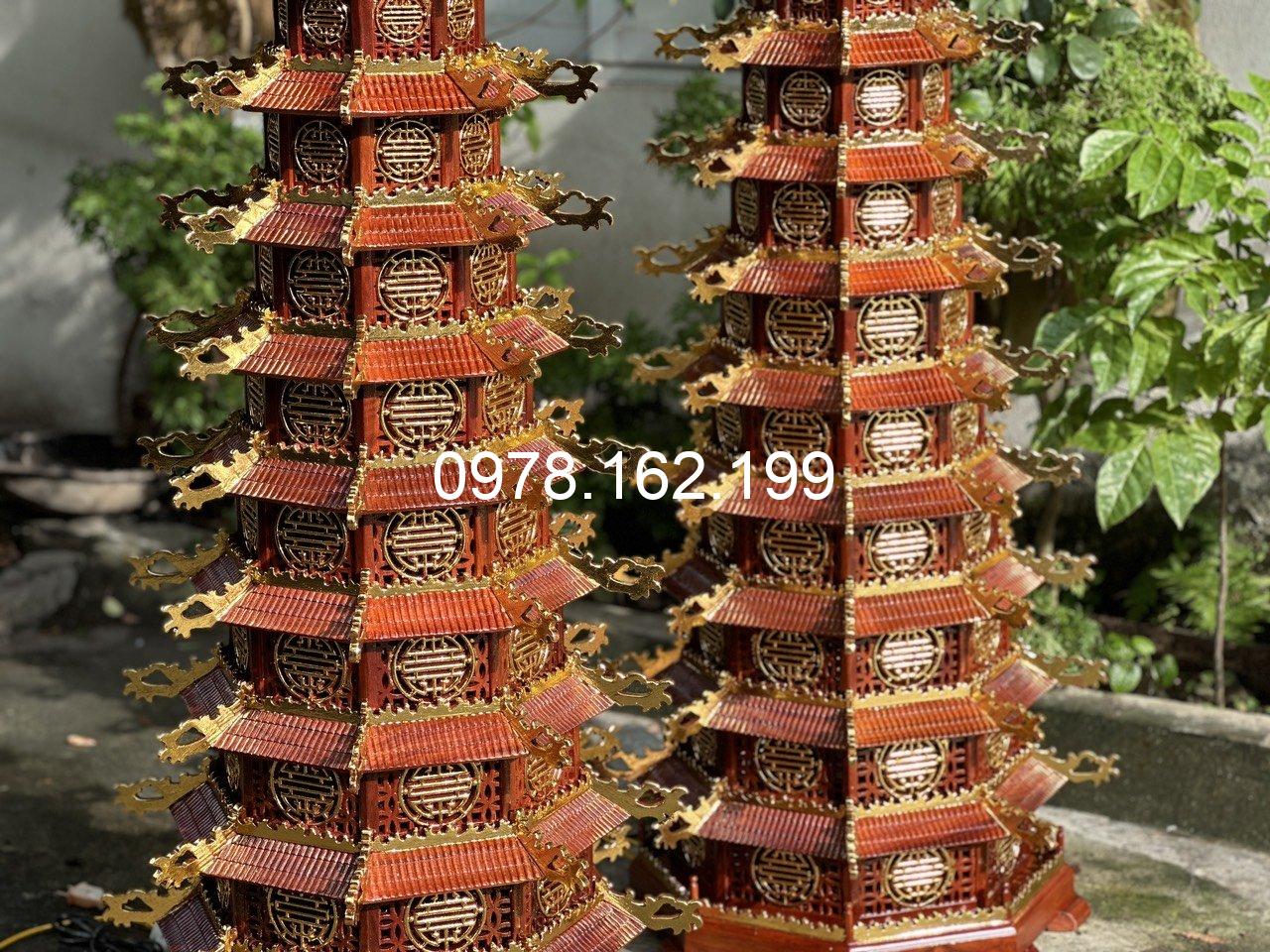 Đèn tháp Văn Xương gỗ hương dát vàng