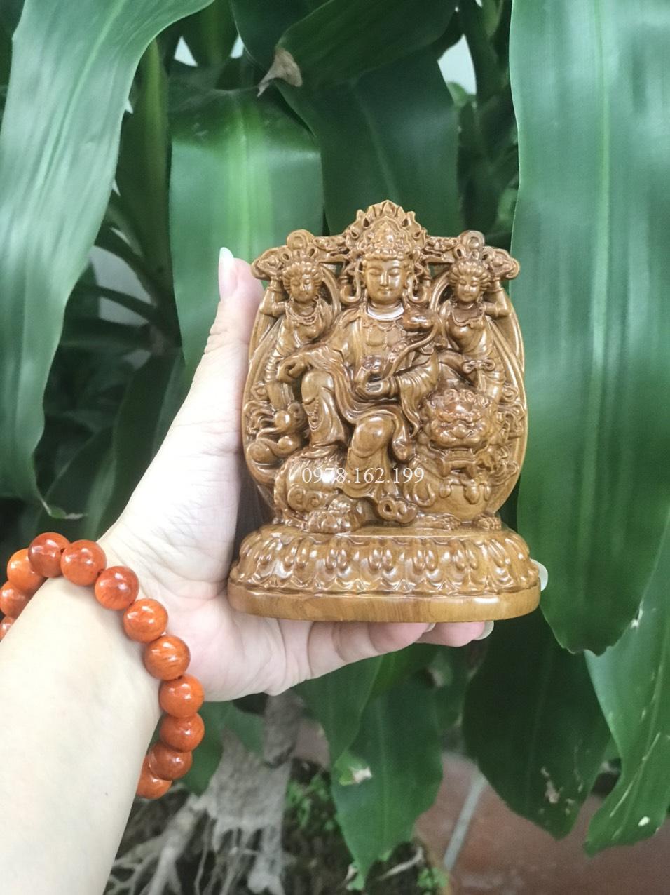 Tượng Ngài Văn Thù Bồ Tát gỗ bách xanh