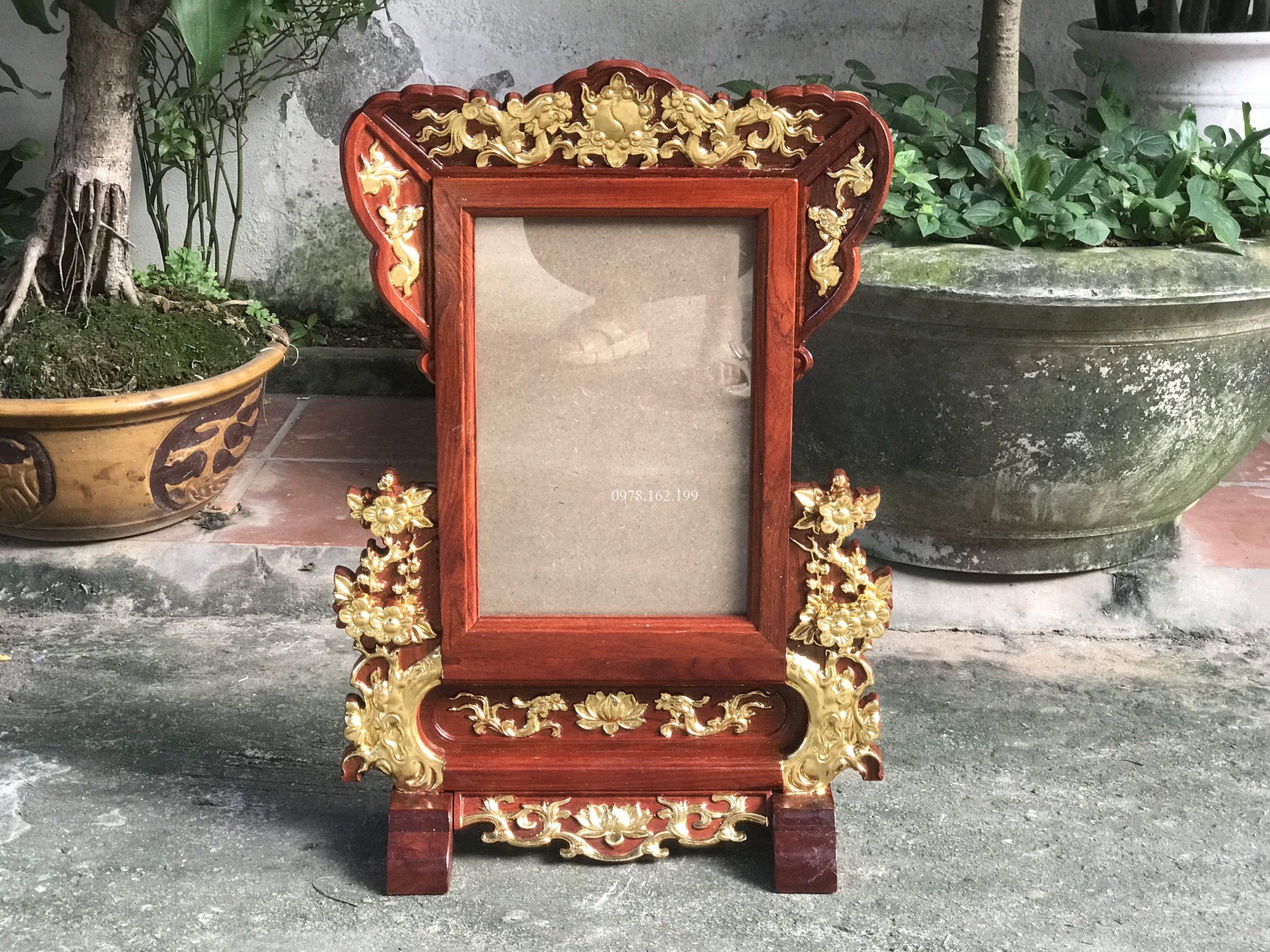 Khung ảnh hoa mai dát vàng