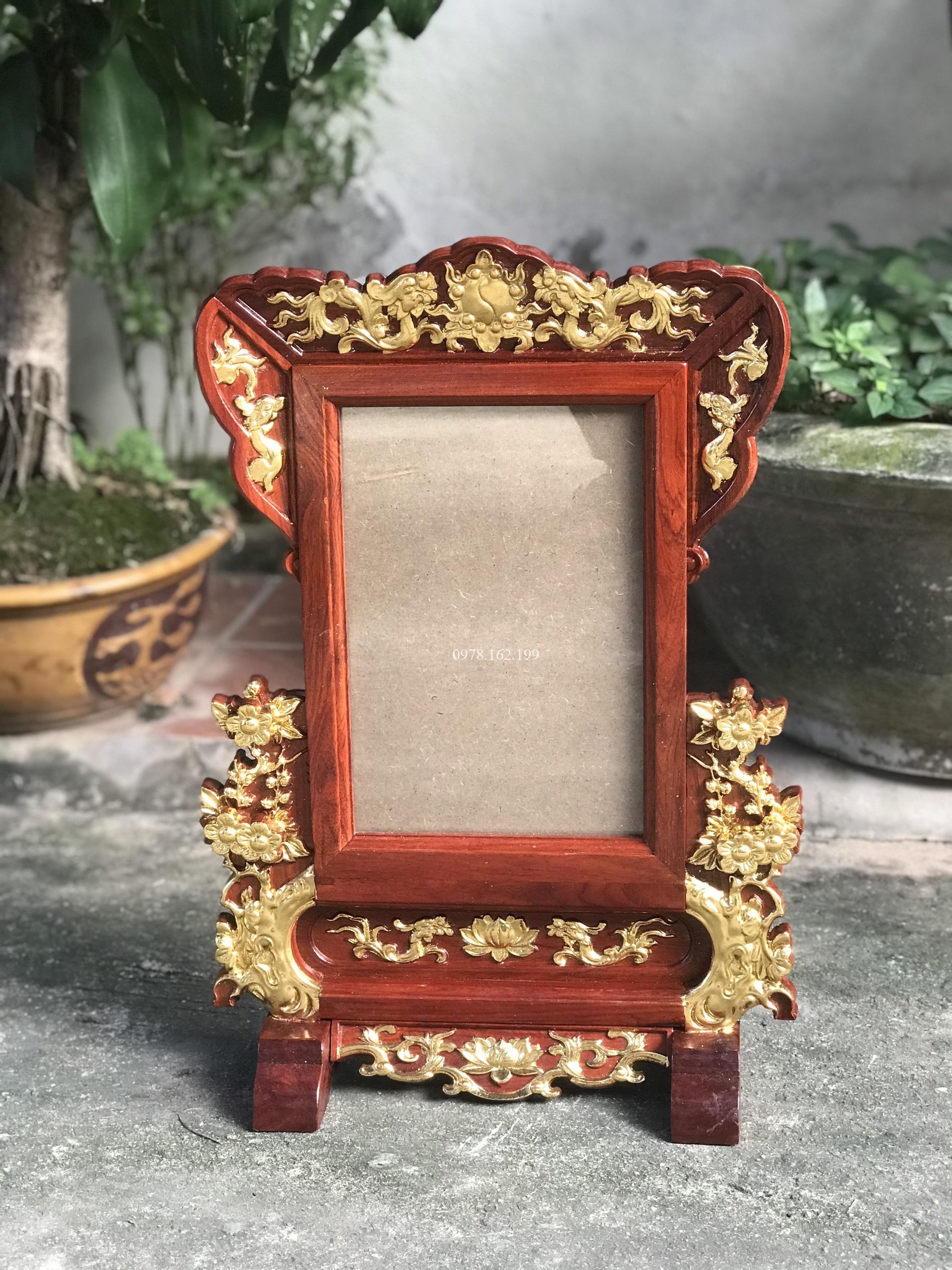 Khung ảnh hoa mai dát vàng