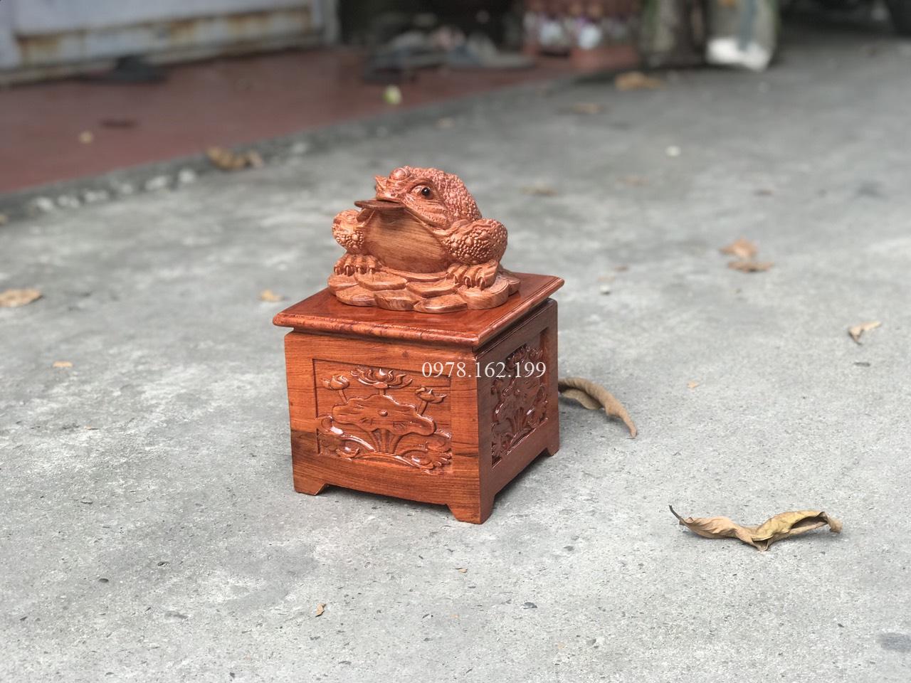 Đôn vuông kê tượng chạm sen