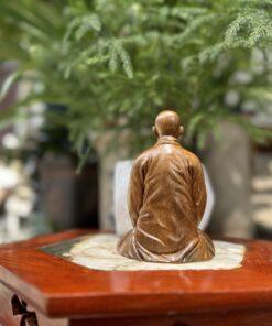 Tượng gỗ ngài thiền sư Thích Nhất Hạnh