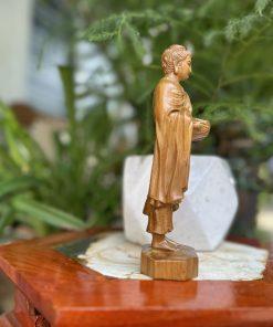 Tượng Ngài Thích Ca khất thực