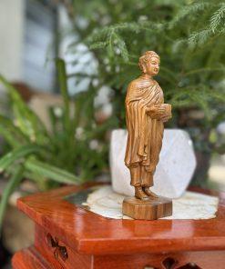 Tượng Ngài Thích Ca khất thực