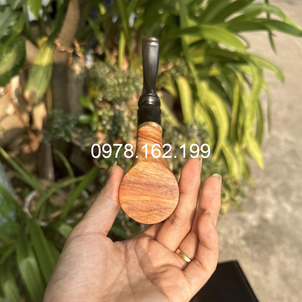 Tẩu gỗ sưa đế bằng cán sừng