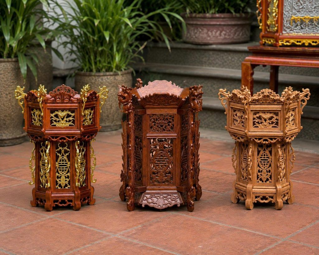 Đèn lồng gỗ chạm tứ quý, rồng, sen