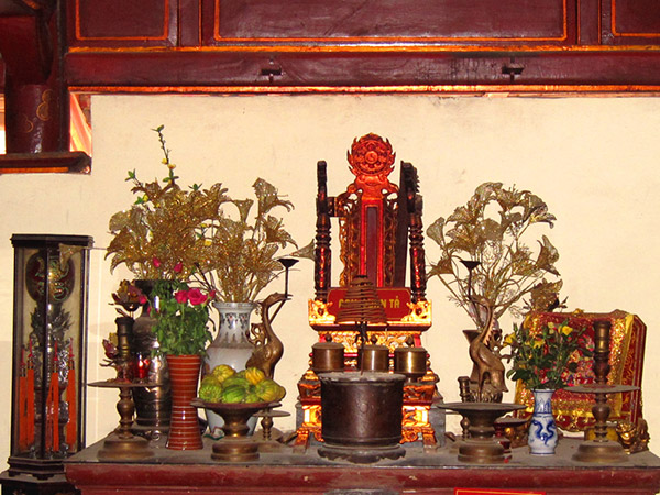 Ngai thờ cũ xuống cấp cần thay mới
