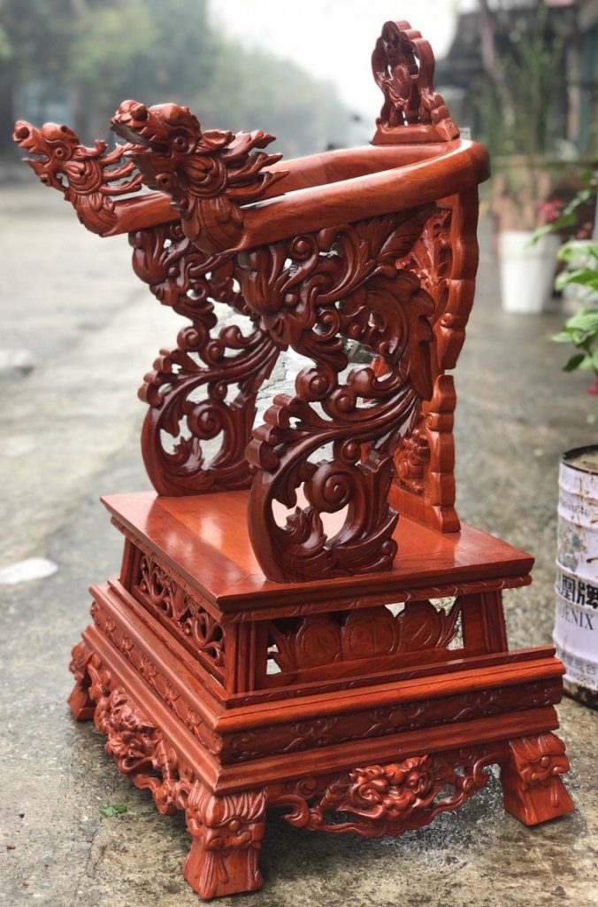 Vệ sinh ngai thờ gỗ Gụ chạm Phượng đúng cách