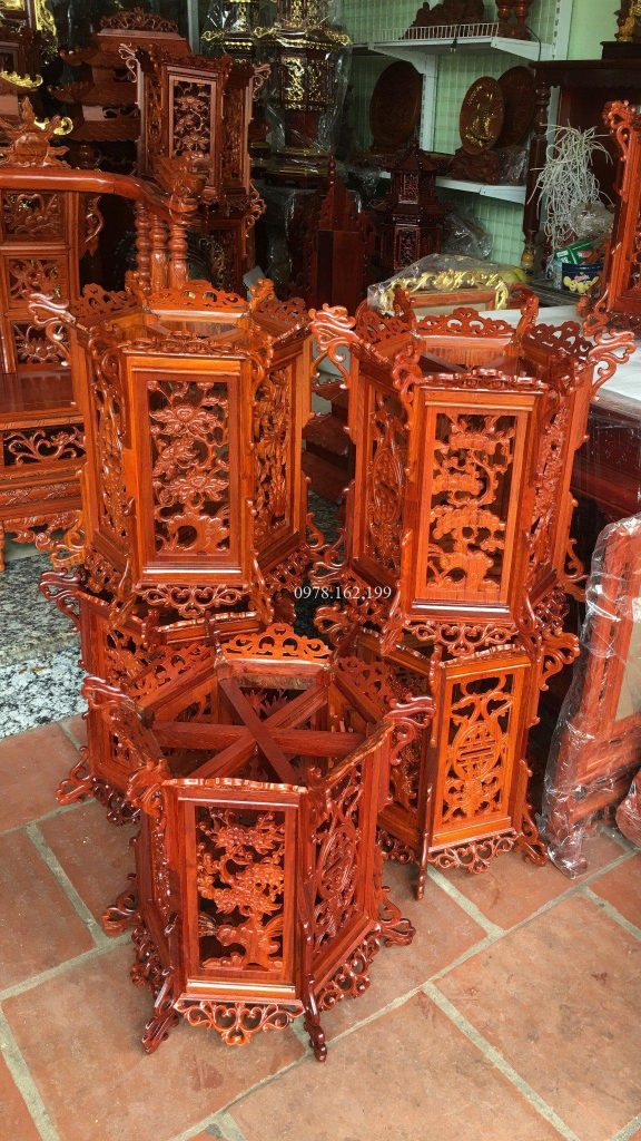 Đèn lồng gỗ Tứ Quý với vân gỗ tự nhiên