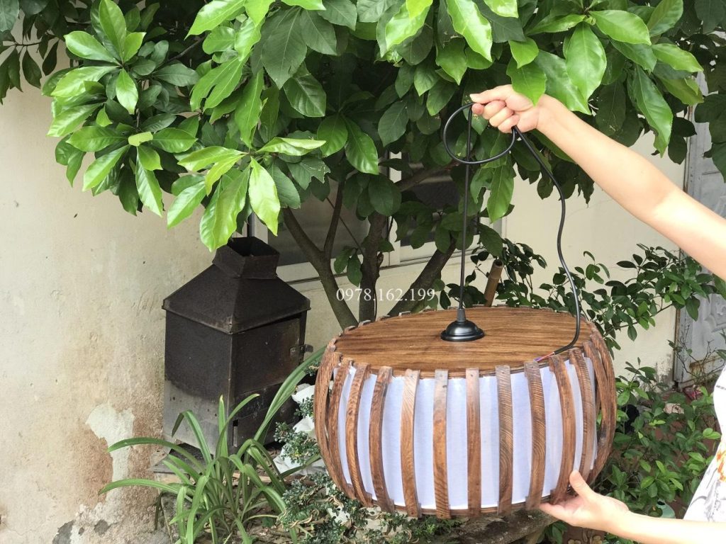 Đèn lồng gỗ thả trần sau hoàn thiện