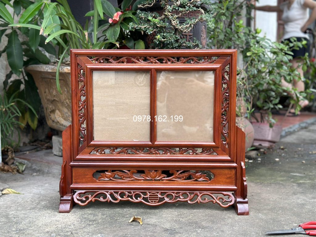 Khung ảnh thờ chạm khắc hoa văn hoa lá
