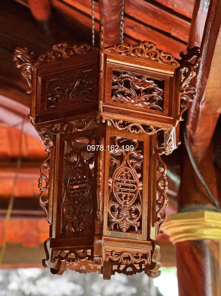 Đèn lồng gỗ hoa sen trang trí từ đường
