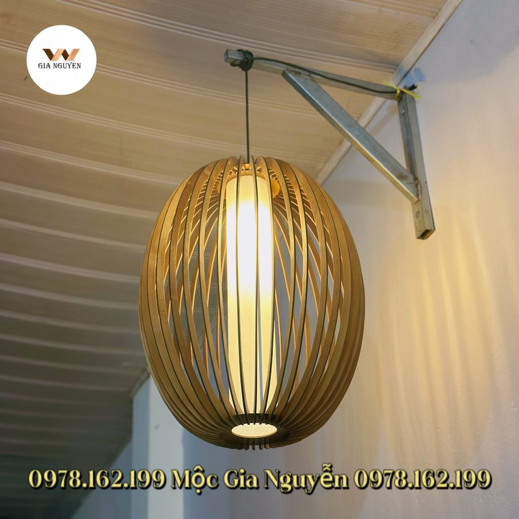 Đèn Lồng Gỗ Sồi Cho Không Gian Phòng Thờ